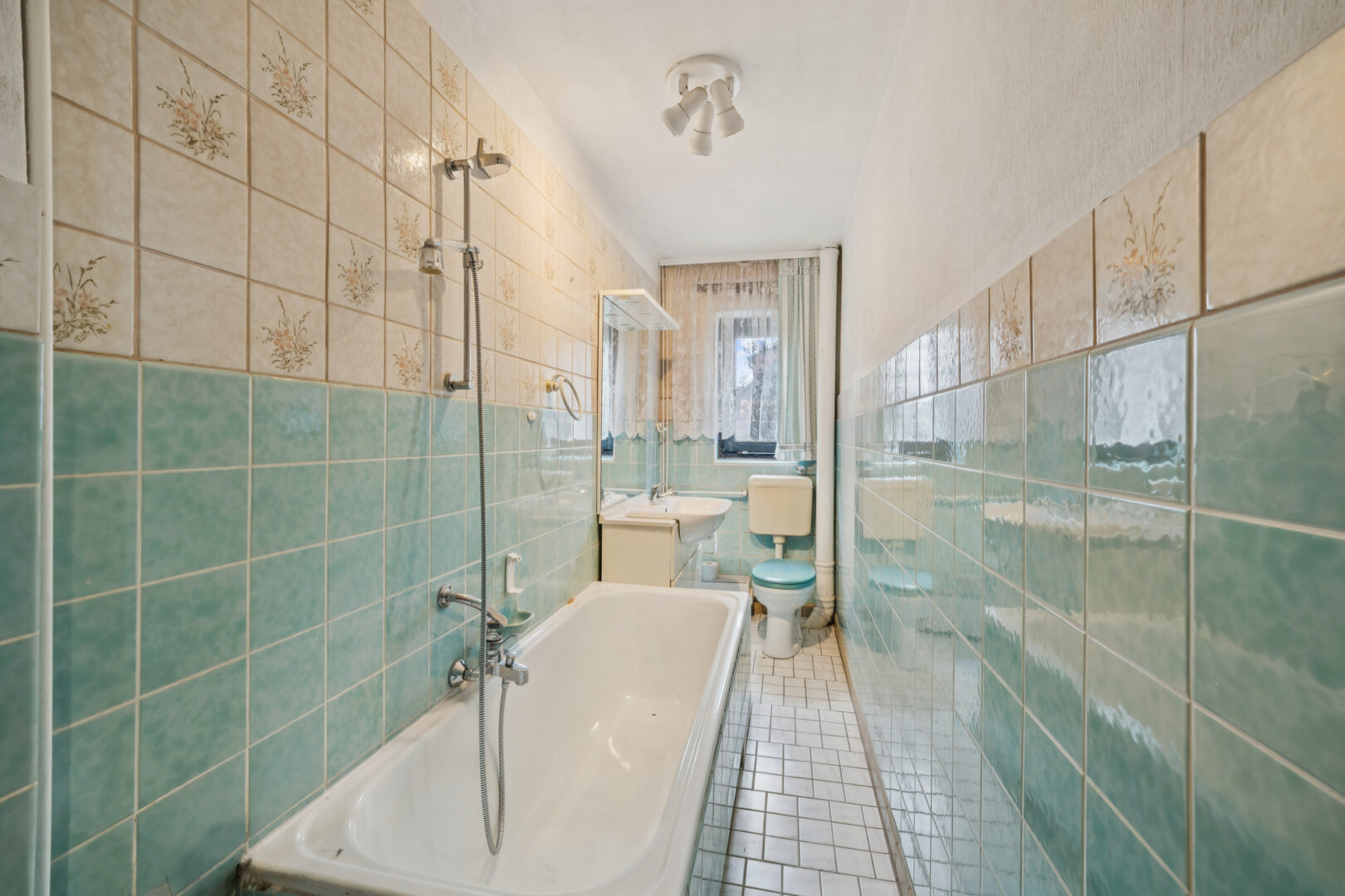Badezimmer EG